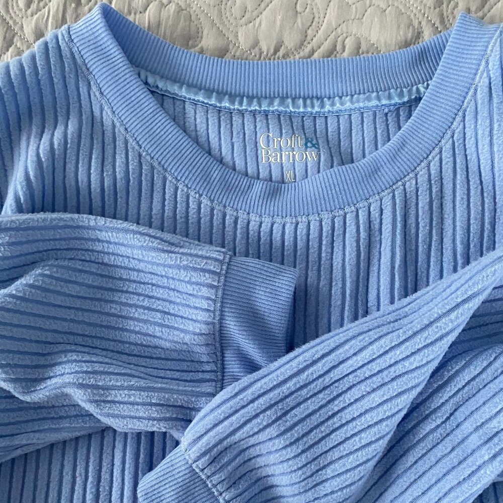 Cozy and Warm Women's Croft & Barrow 2-pc. Micro Fleece Pajama Set - Picture 2 of 5